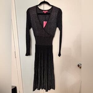 Betsey Johnson Black Metallic Long Sleeve Pleated Midi Dress